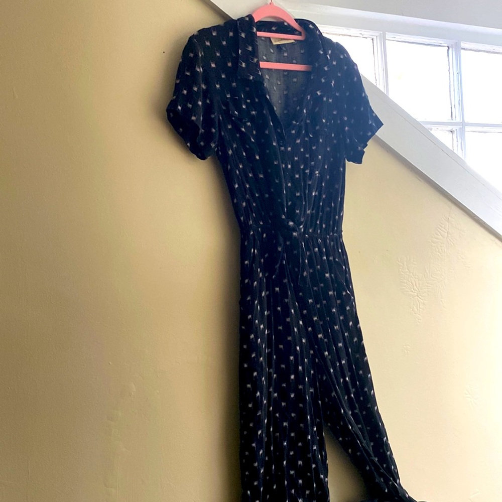Lightweight Jumpsuit with keyhole at waist-tie